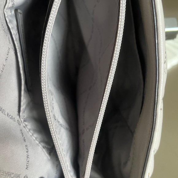 Michael Kors Model: Peyton Quilted Cement Color Crossbody with Gunmetal Chain - Picture 7 of 15